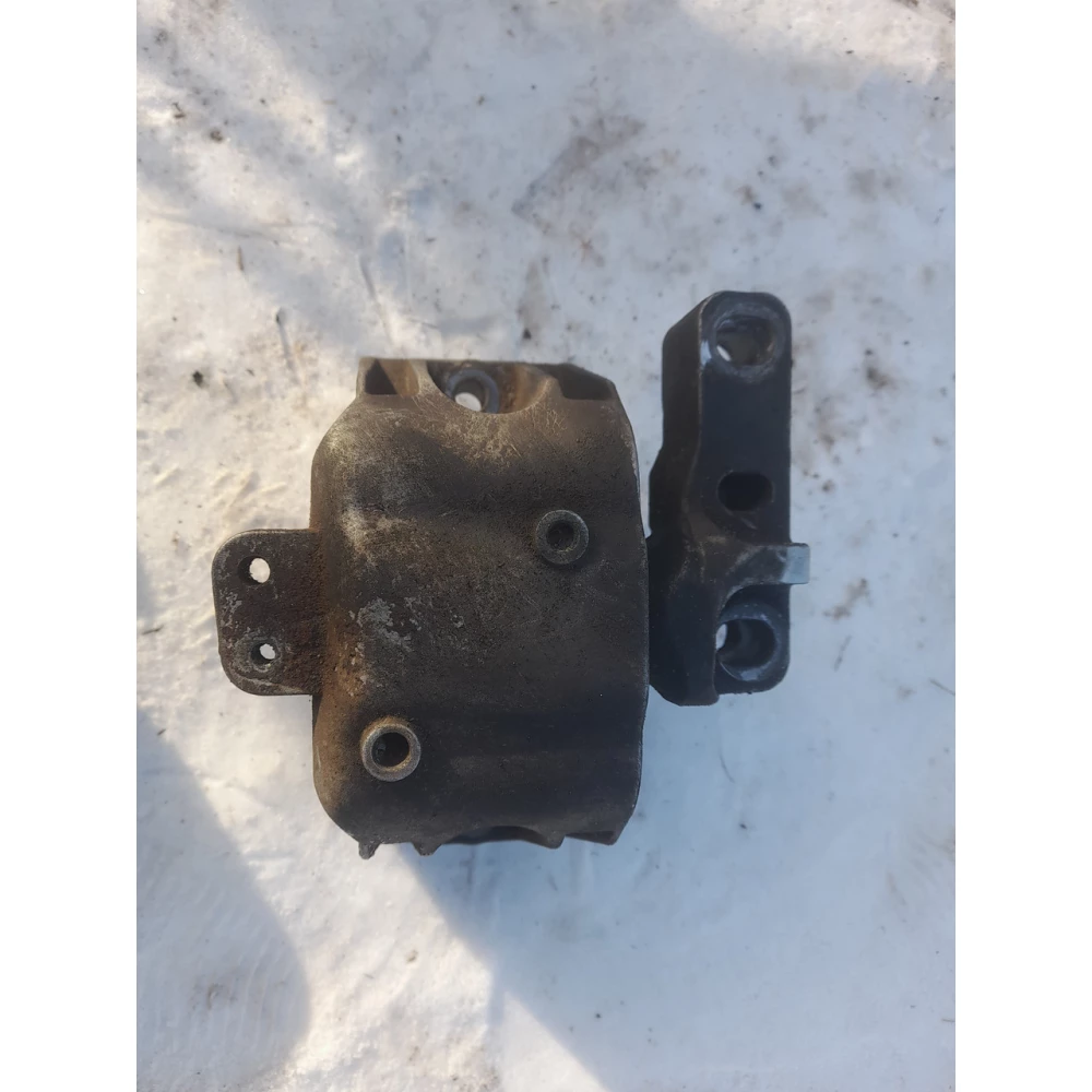 1K0199262BB

 правая подушка двигателя Vw Golf 4 1.9