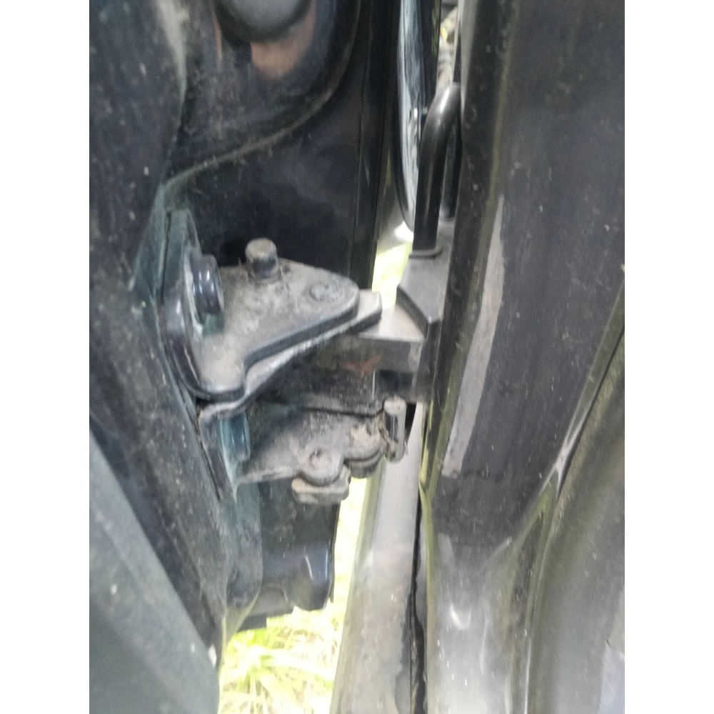 Петля задней левой двери Audi а4 б5 верхняя, нижняя