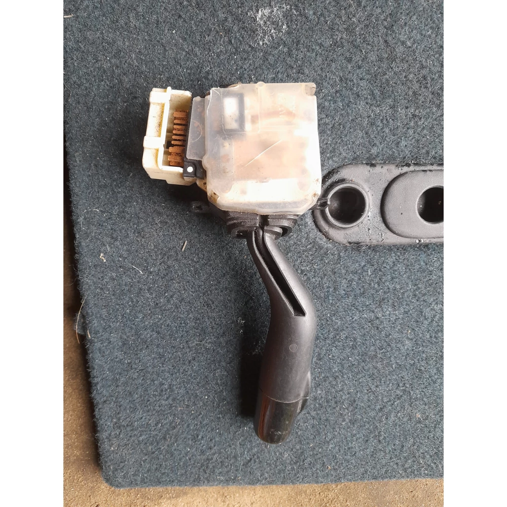 Переключатель поворотов Mazda 6