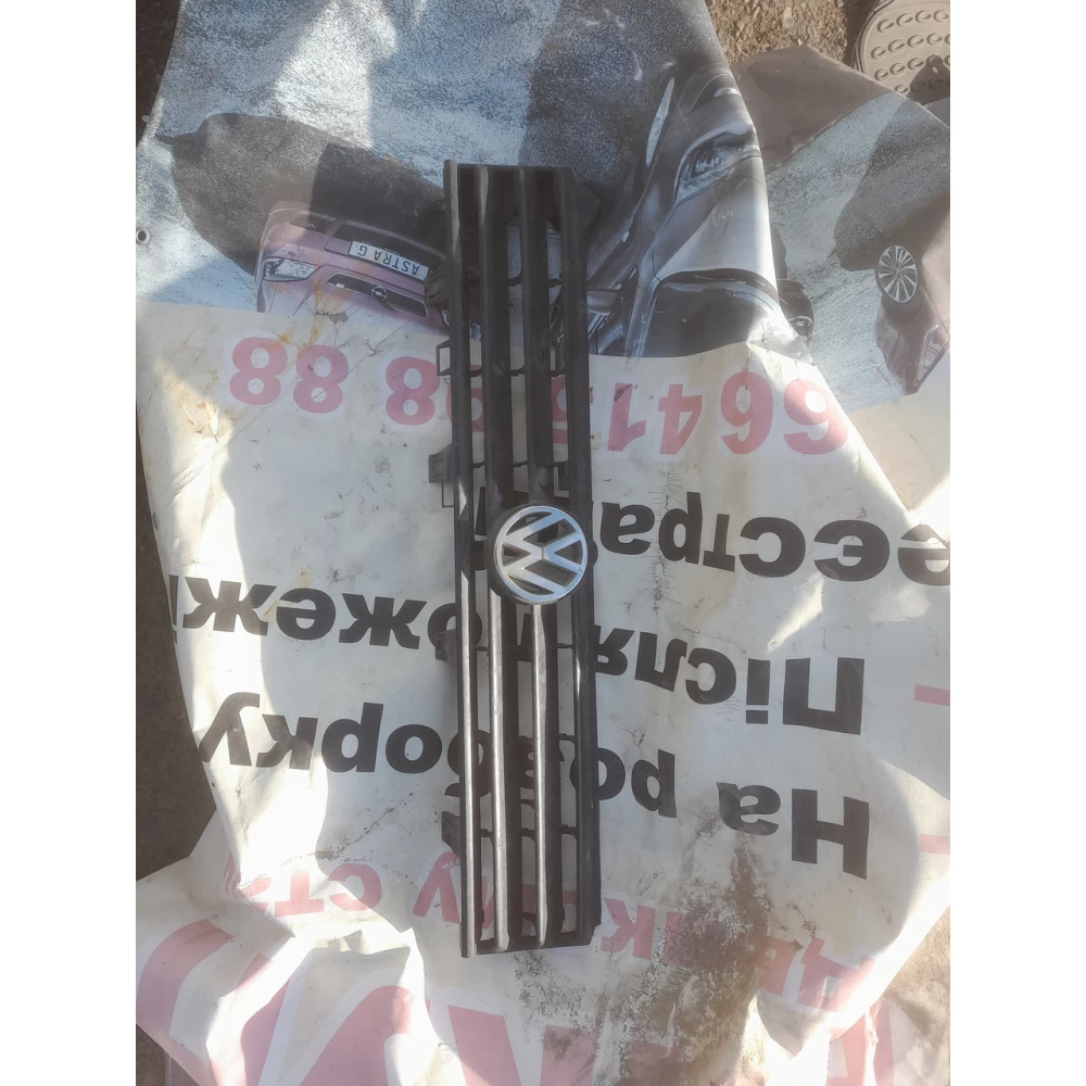 321853653Nрешотка  радиатора Vw Passat B2