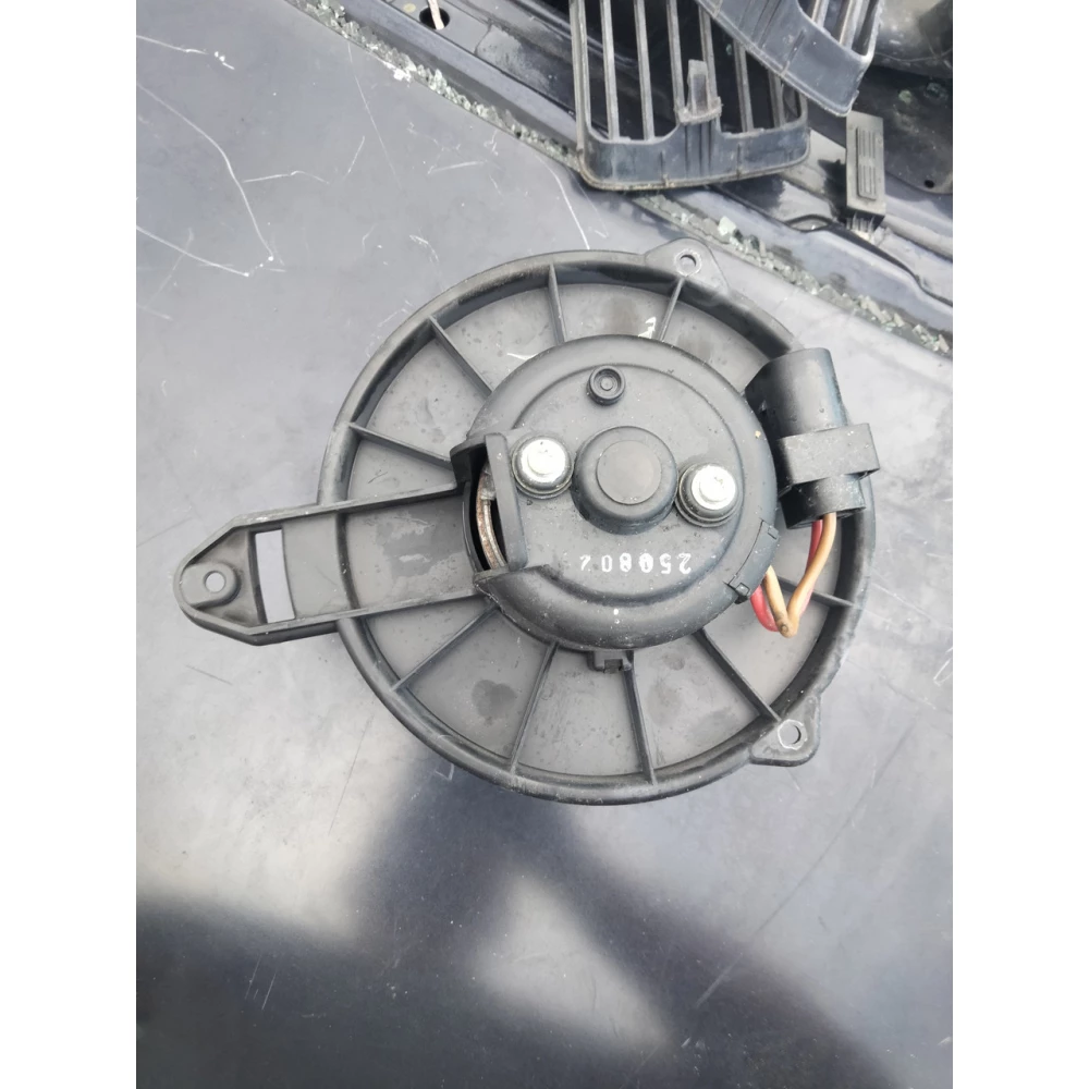 Мотор вентилятора печки Audi A6 C5 0130111202, 4B1820021