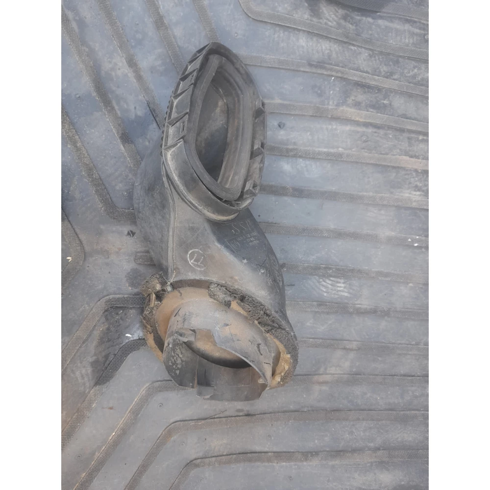 64318379620r патрубок  впуска Bmw E39