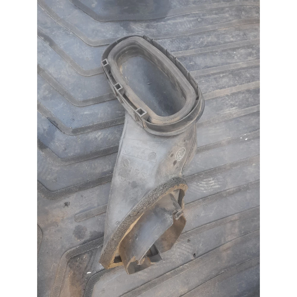 64318379621l патрубок впуска Bmw E39