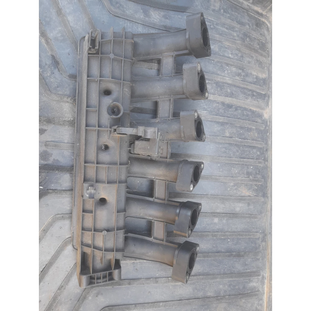 2246179 впускной колектор BMW 2.5