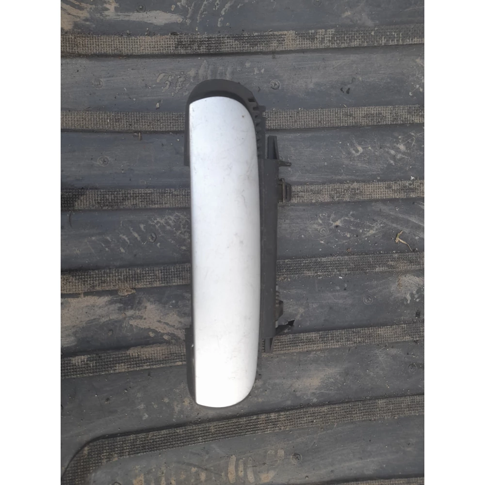 4b0839885 передняя правая ручка двери Audi A6C5