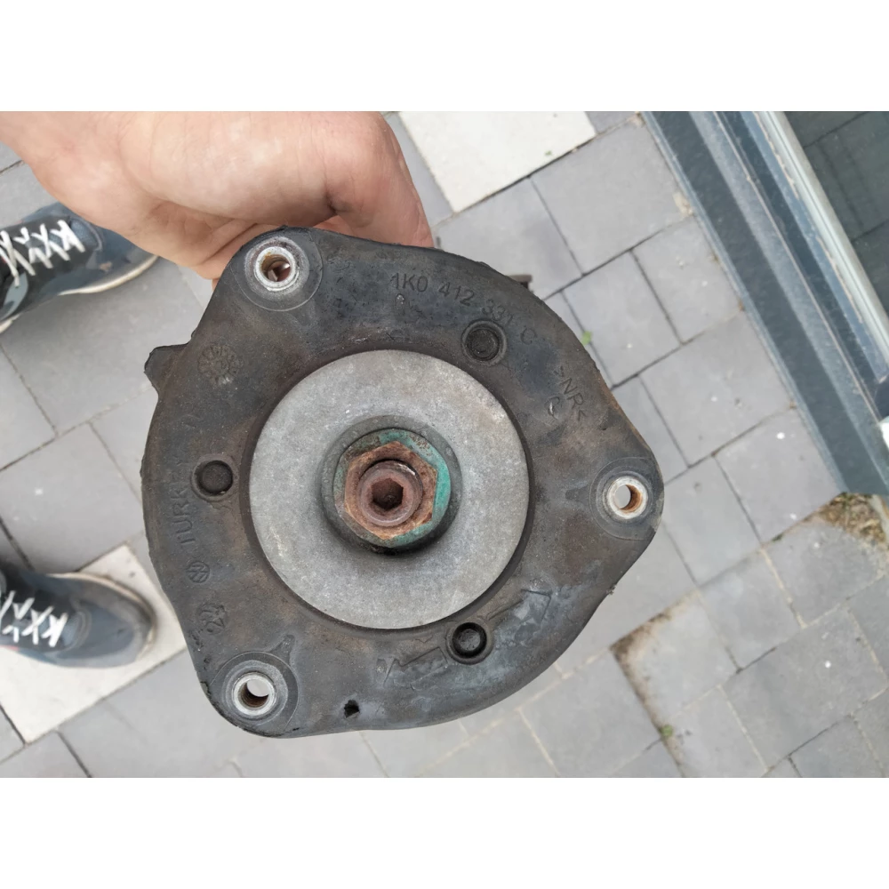 Опора амортизатора передняя лев VW Passat b7 USA с подшипником 1K0-412-331-C
