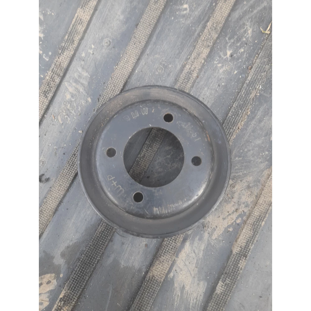 2246129 шкив помпы BMW E39