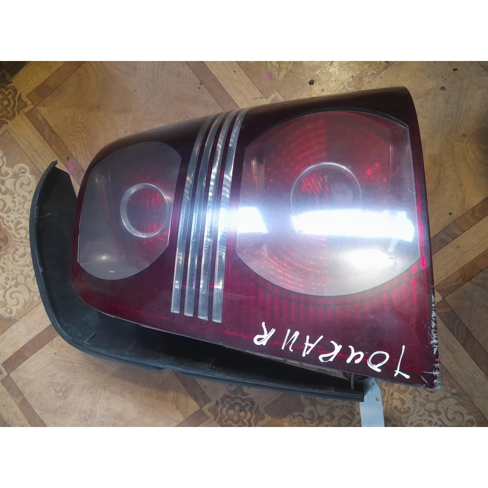 1T0945096N/1T0945112K Ліхтар задній правий  дорест VW Touran