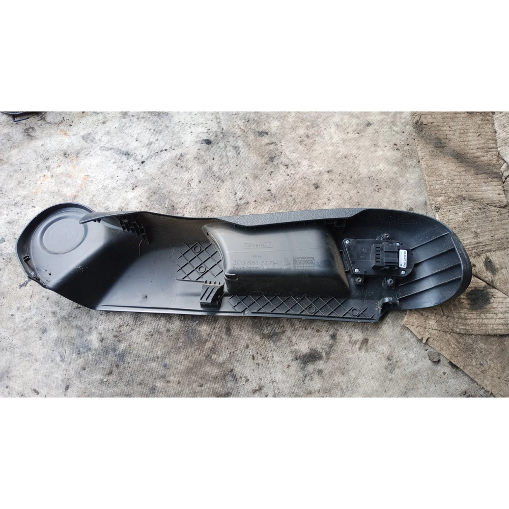 3c0881317h левий пластик сидения Vw Passat B6