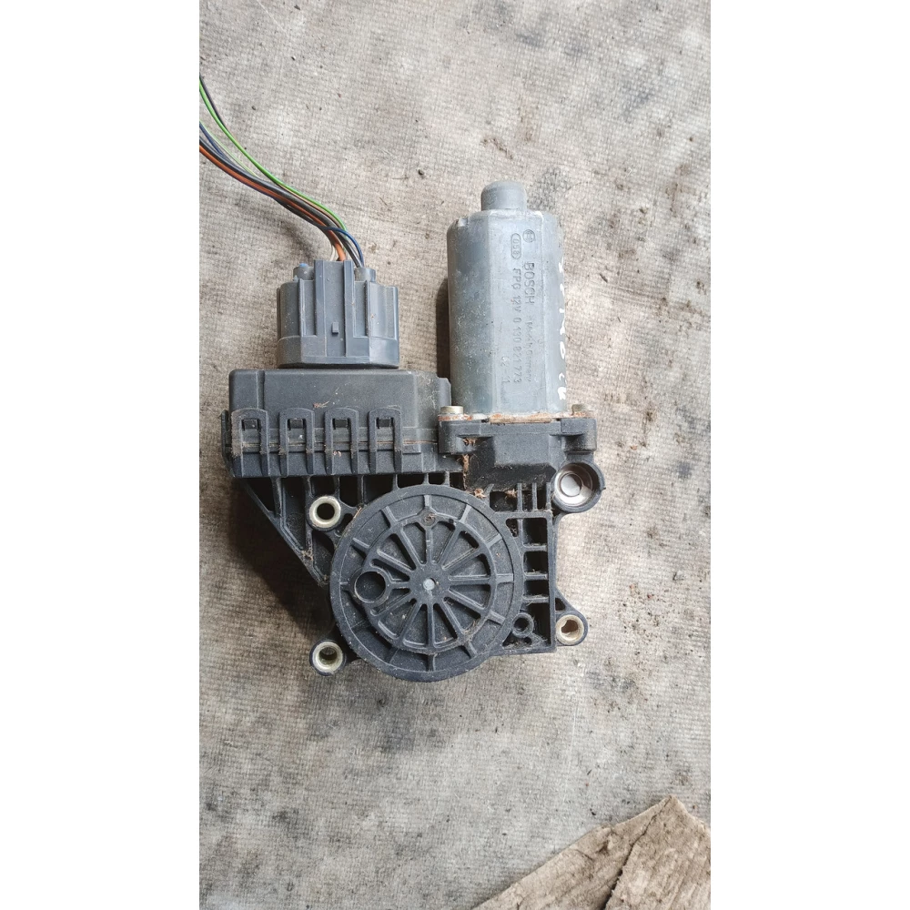 0130821773 левий моторчик стеклопідйомника  Ford Mondeo mk 3