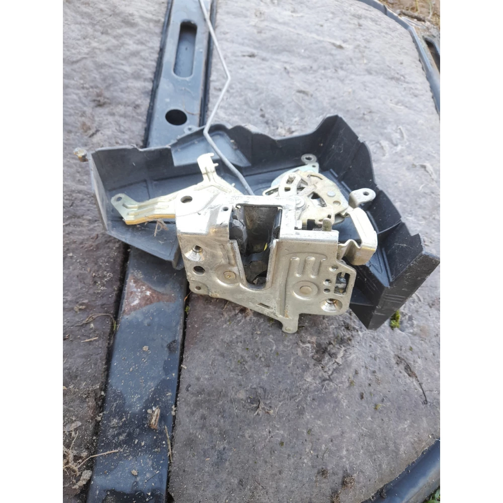 Замок двери Mercedes-Benz w210