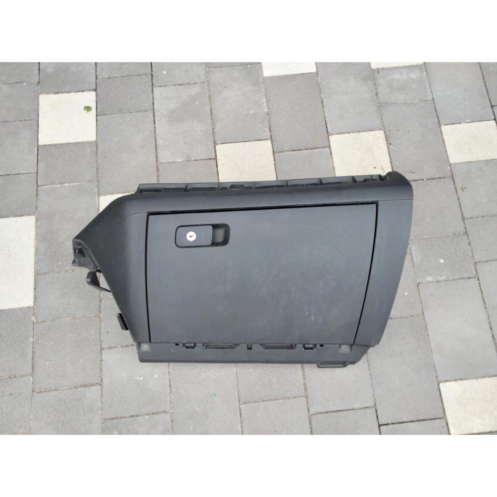 Перчаточный ящик, бардачок VW Passat b7 USA черн, 561-857-101-B-82V