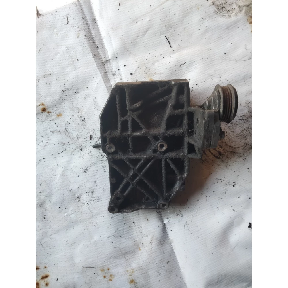 038260885C кронштейн крепления компрессора кондиционера Audi A4 B5 Passat B5 1.9TDI