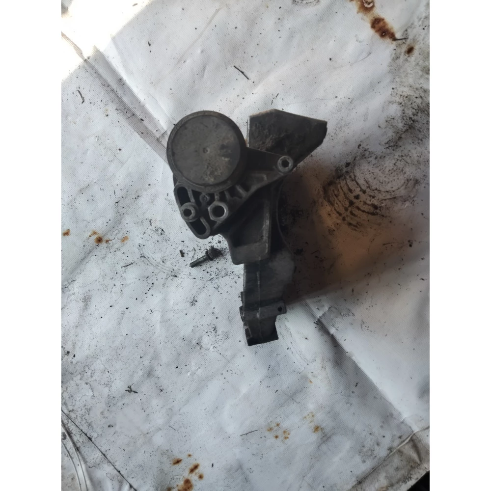 038260885C кронштейн крепления компрессора кондиционера Audi A4 B5 Passat B5 1.9TDI