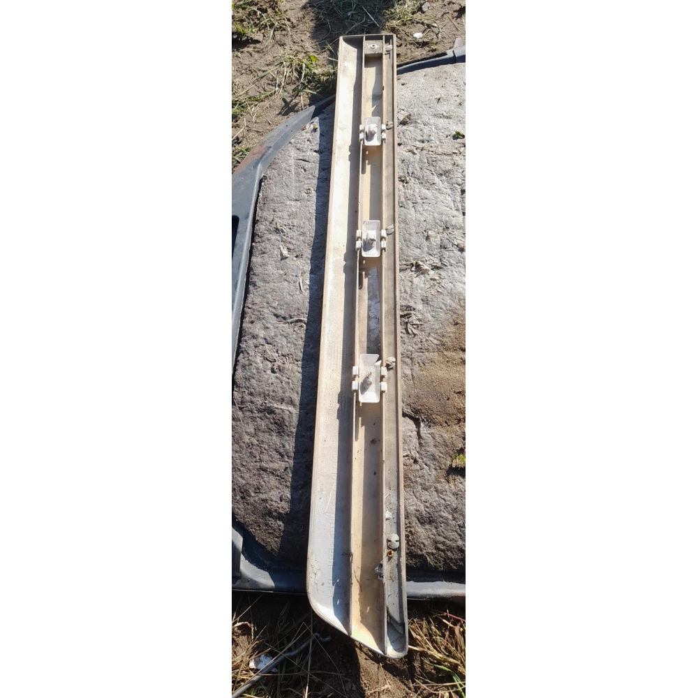 Молдинг задней правой двери Mercedes-Benz w210