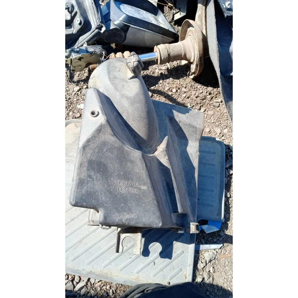 1437112 корпус воздушного фильтра  Bmw X5