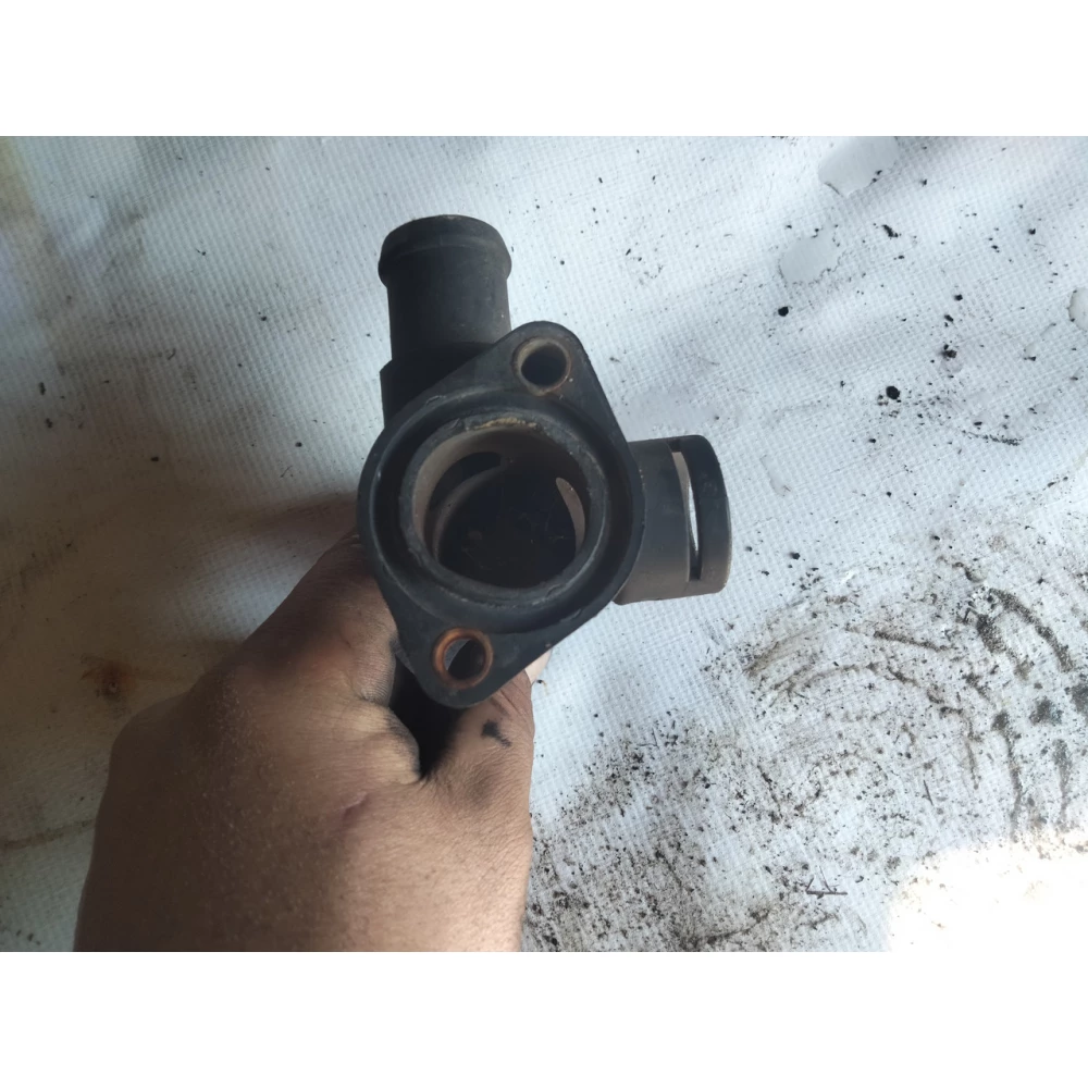 1114501100 флянец патрубка системы охлаждения двигателя Golf3 Passat B4 B3 Audi A4 B5