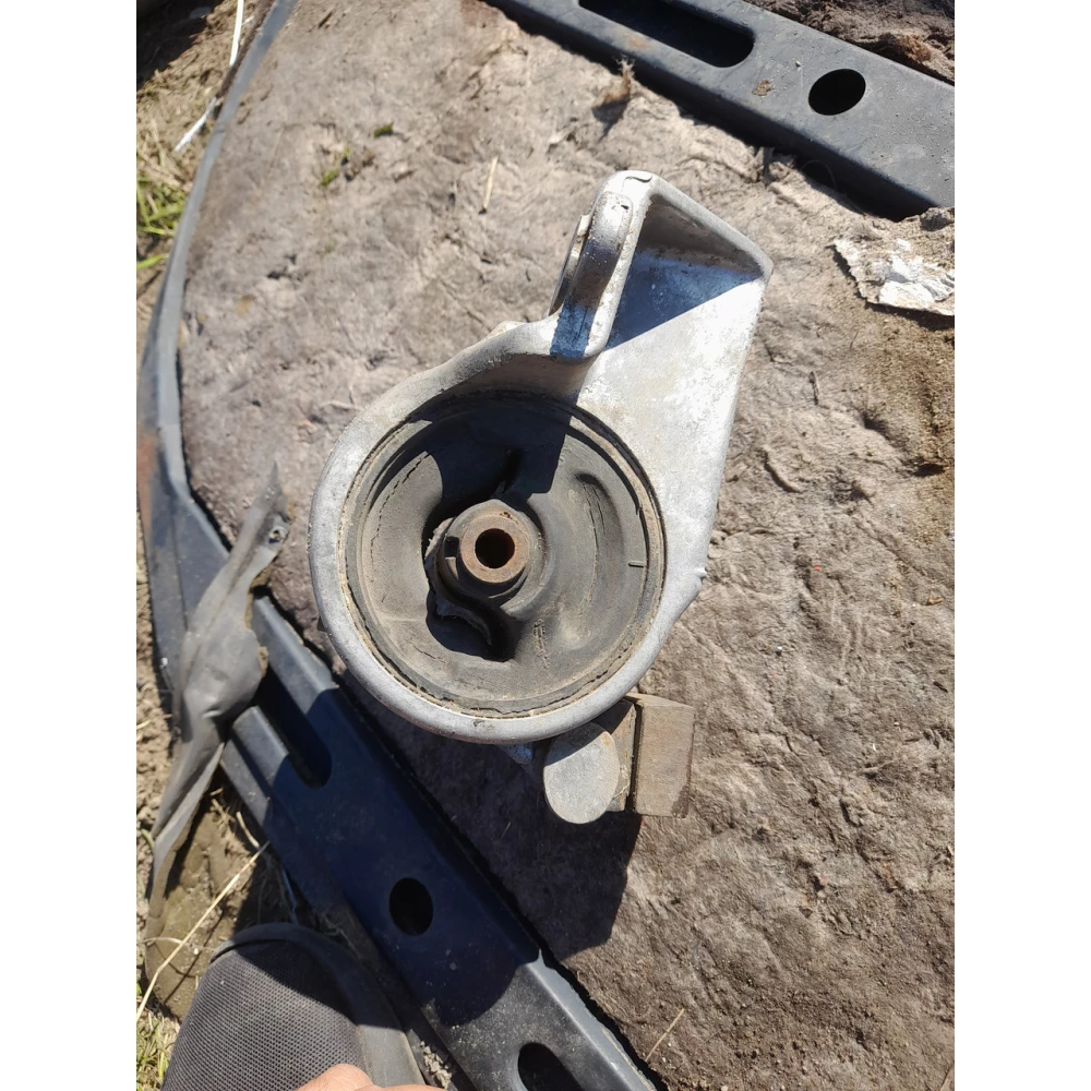 Подушка двигателя Nissan Almera