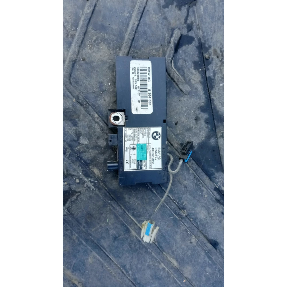 8364083 уселитель антени Bmw E39